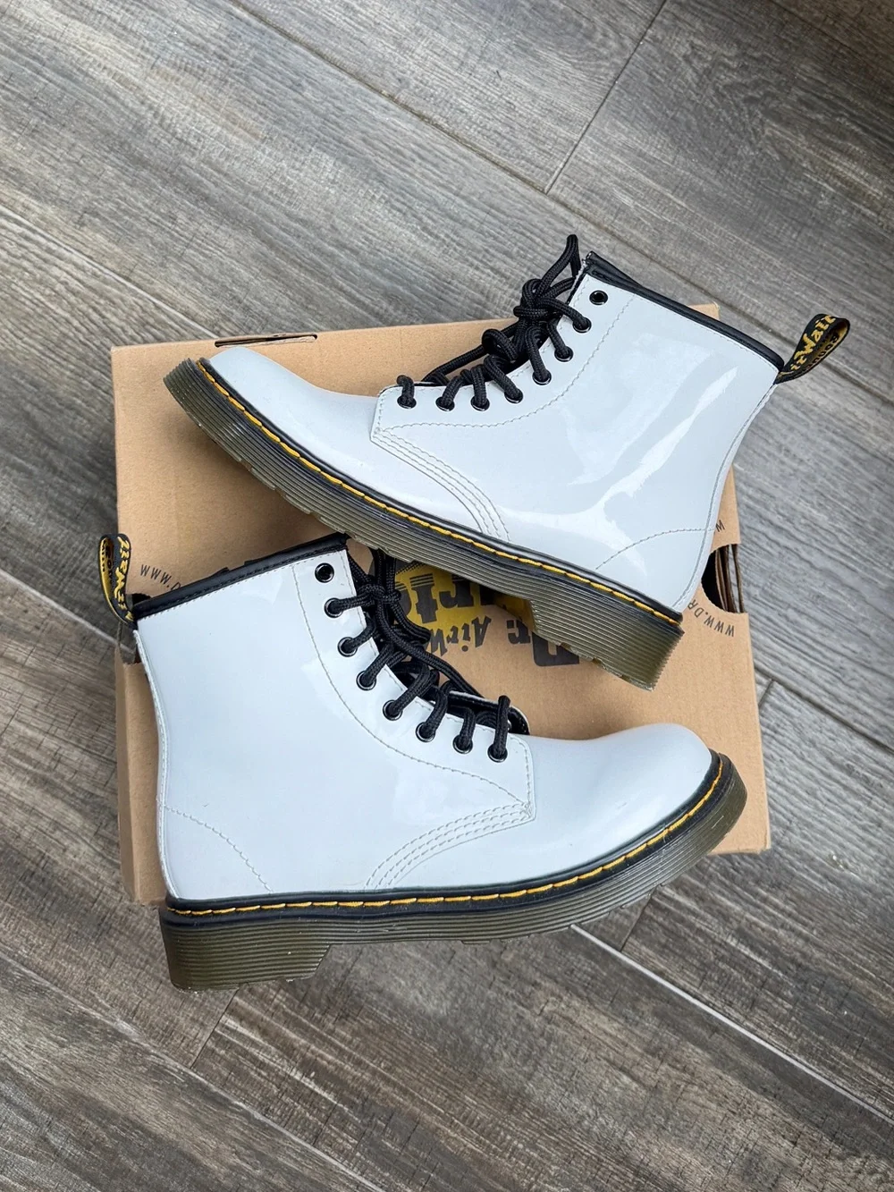 Dr Martens white leather boots 2y